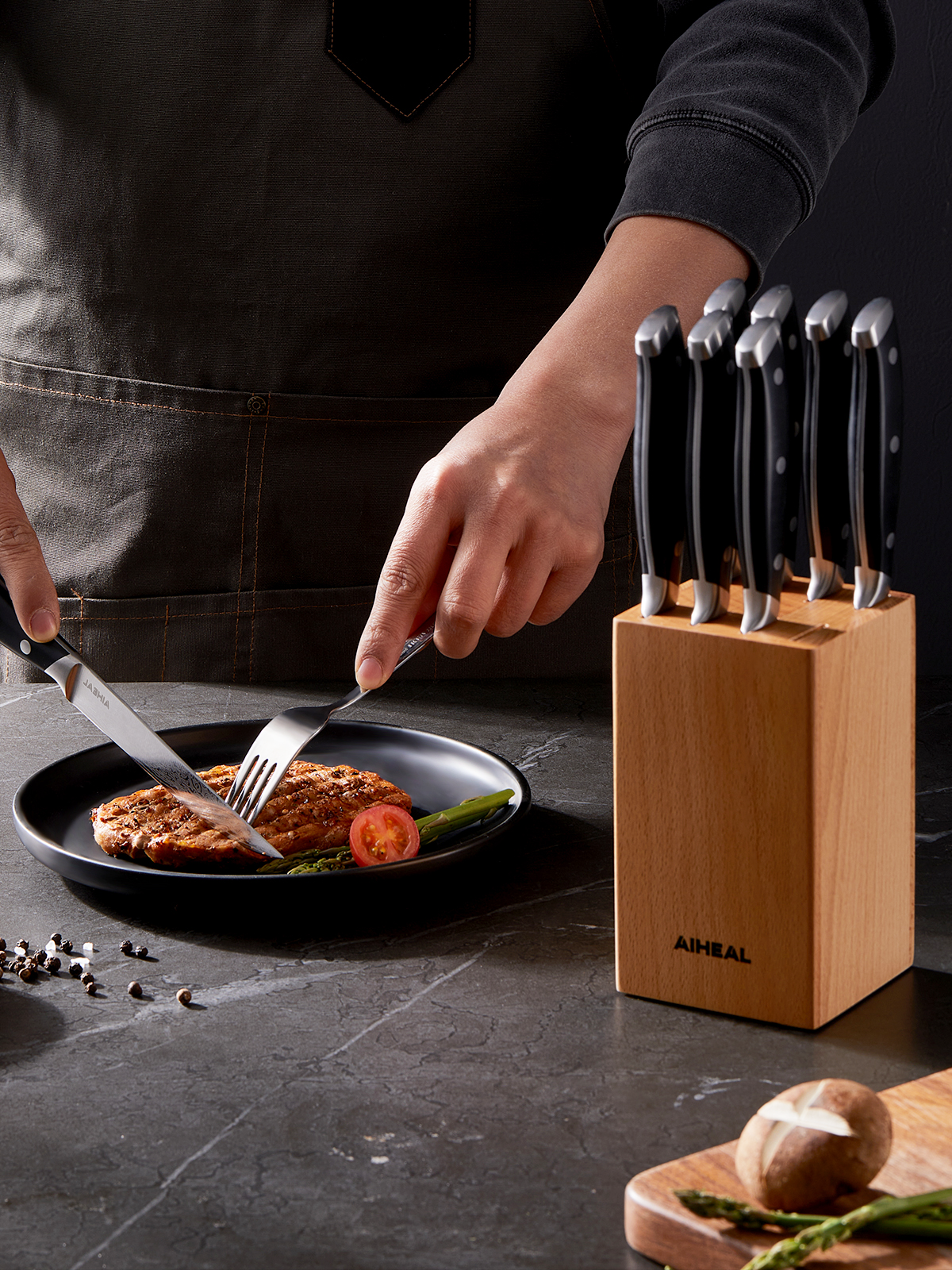 Aiheal Steak Knives Set of 8 with Beech Knife Block, 4.5 Inch Steak Knives with Unique Damascus Pattern, Non Serrated Stainless Steel Steak Knife Set, Full Tang Handle Design for Kitchen Dinner